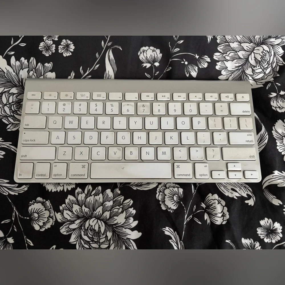 Apple Wireless Bluetooth Keyboard